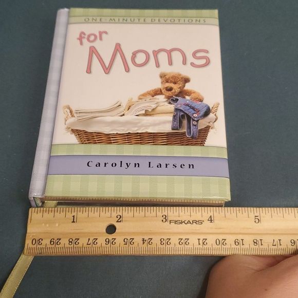 One-Minute‎ Devotions for Mom by Carolyn Larsen Book - Picture 11 of 11